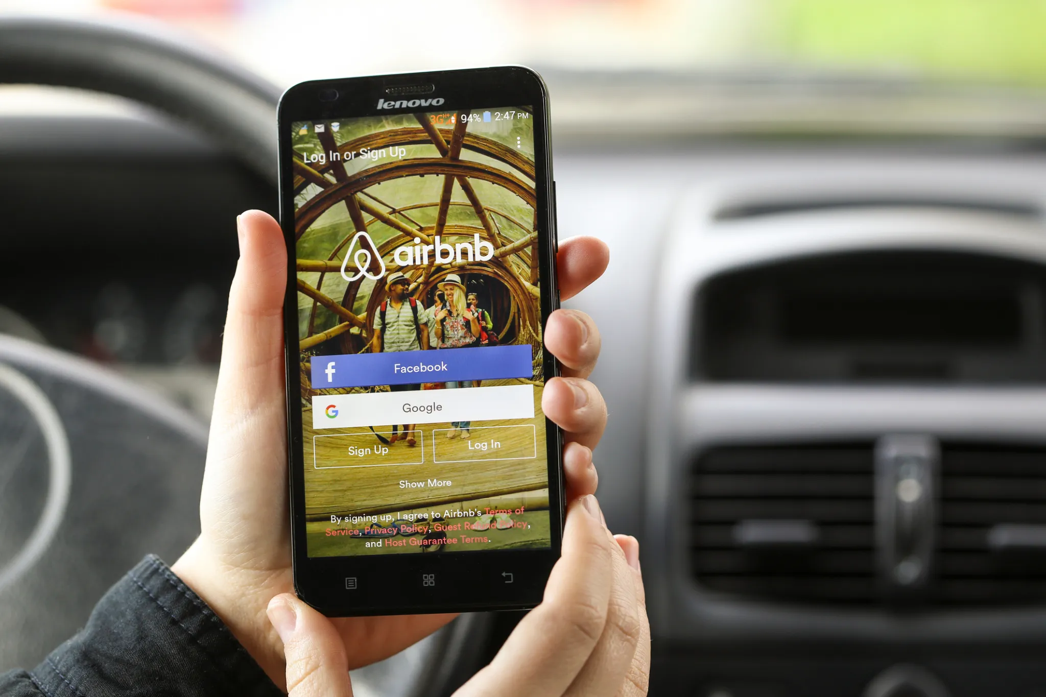 Airbnb 正在美国悄然推出 AI 客服机器人
